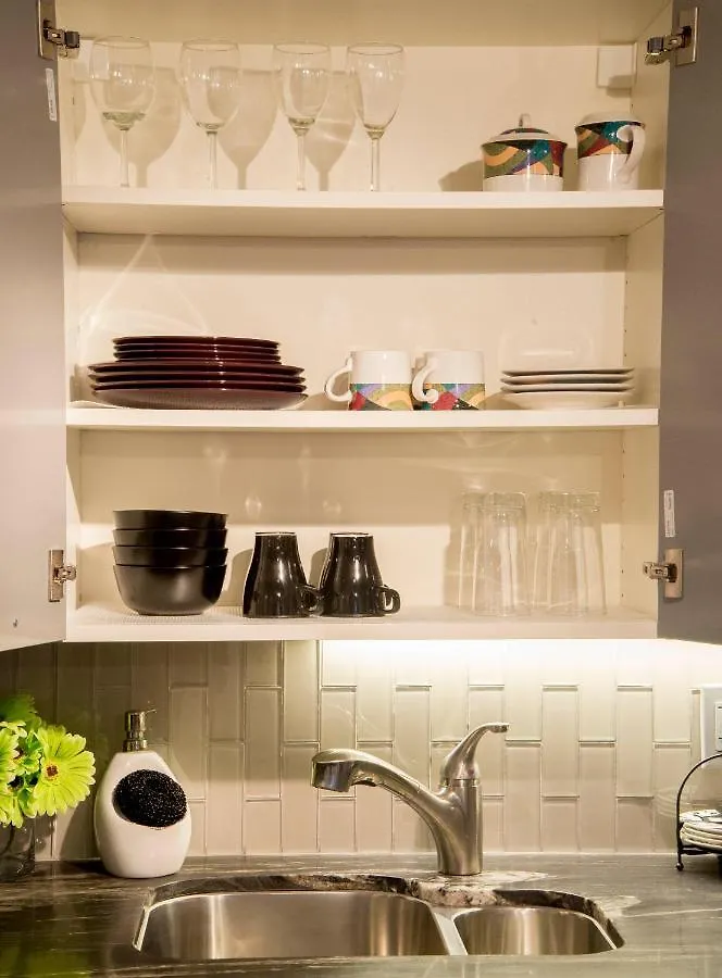 Charming Downtown Pied-A-Terre Apartment Toronto
